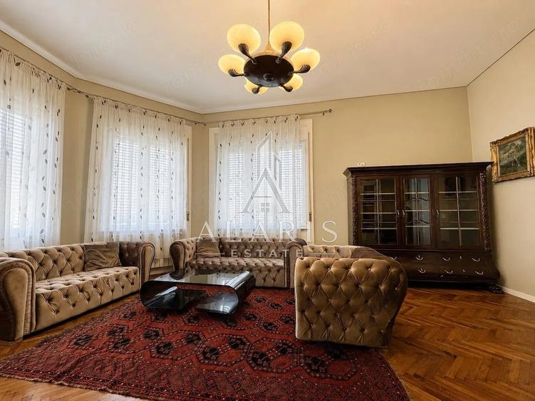 Apartament cu 5 camere decomandat în Central