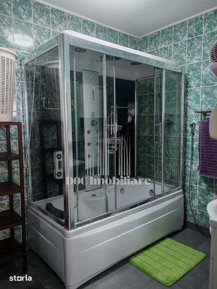 Casă cu 5 camere cu Teren 70 Mp în Tei