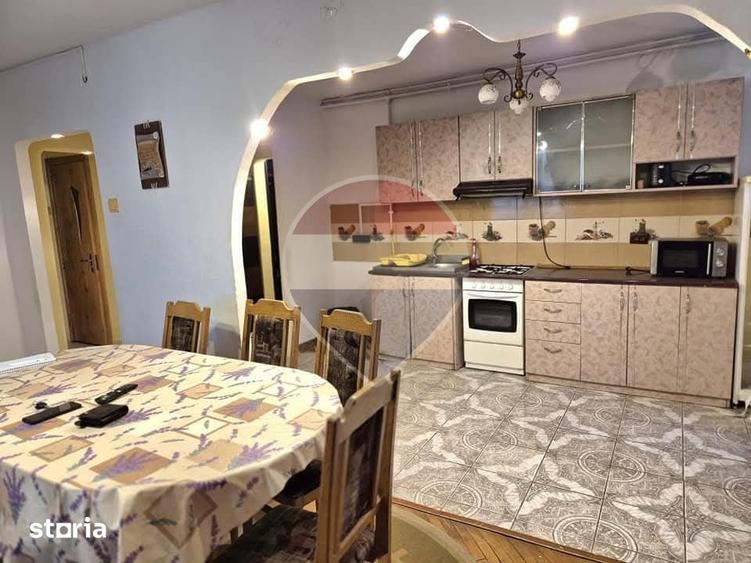 Apartament cu 4 camere de inchiriat in zona Central - 1