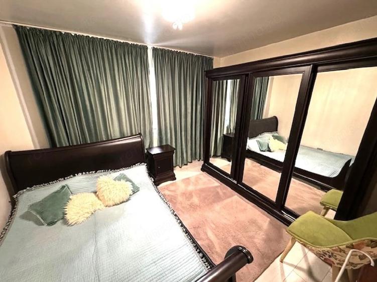 Apartament cu 4 camere decomandat în Central