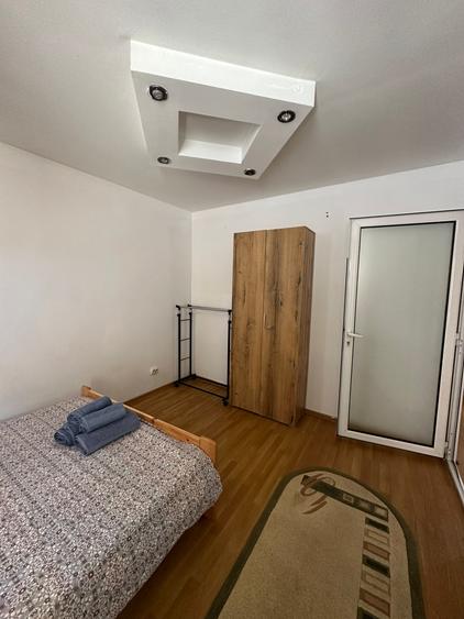 Apartament cu 3 camere decomandat, mobilat în Schei