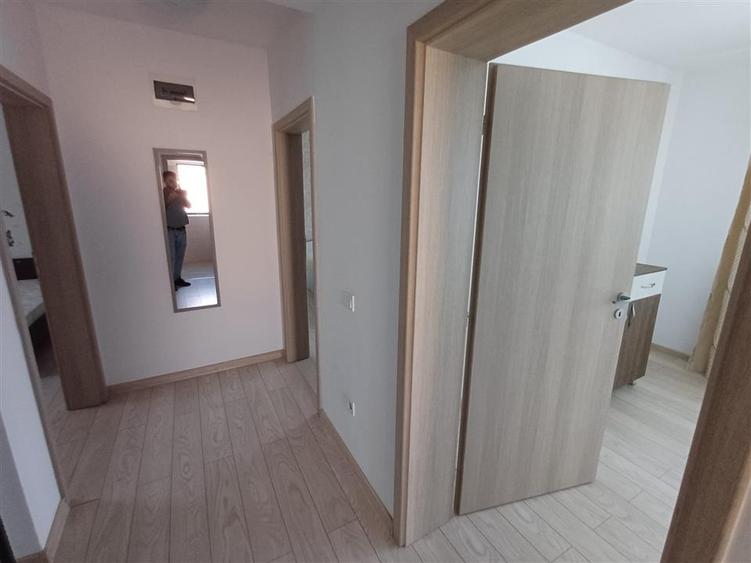 Apartament cu 4 camere decomandat, mobilat în Valea Adâncă