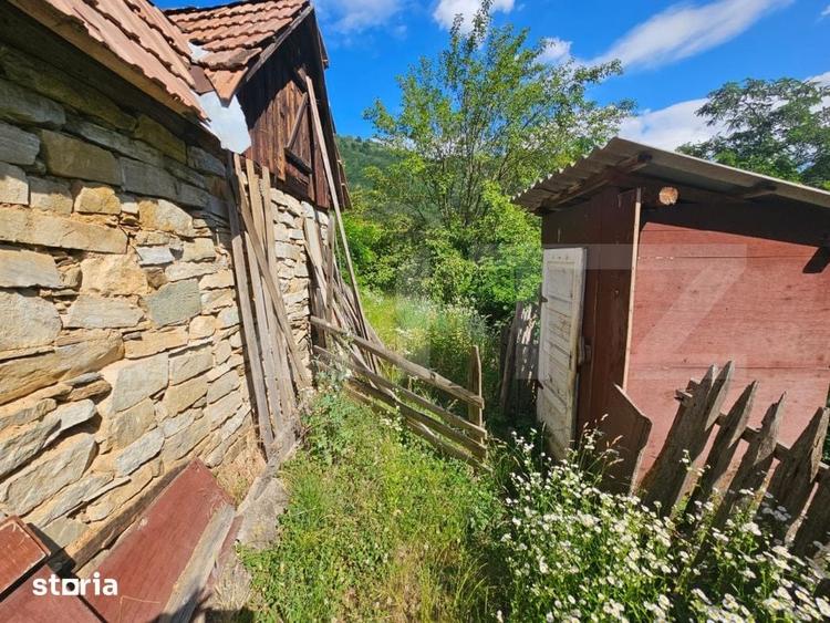 Casă cu 3 camere semidecomandat cu Teren 1343 Mp în Săsciori