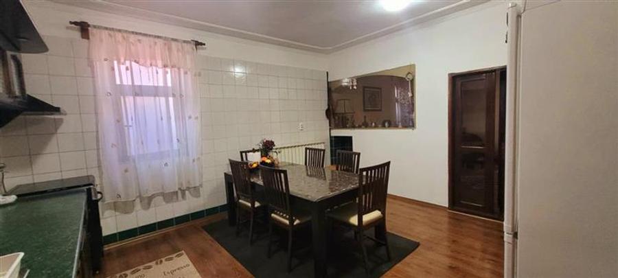 Casă individuală cu 9 camere cu Canalizare în Traian