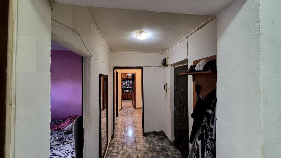 Apartament cu 4 camere semidecomandat în Rahova