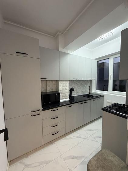 Casă cu 2 camere decomandat în Central