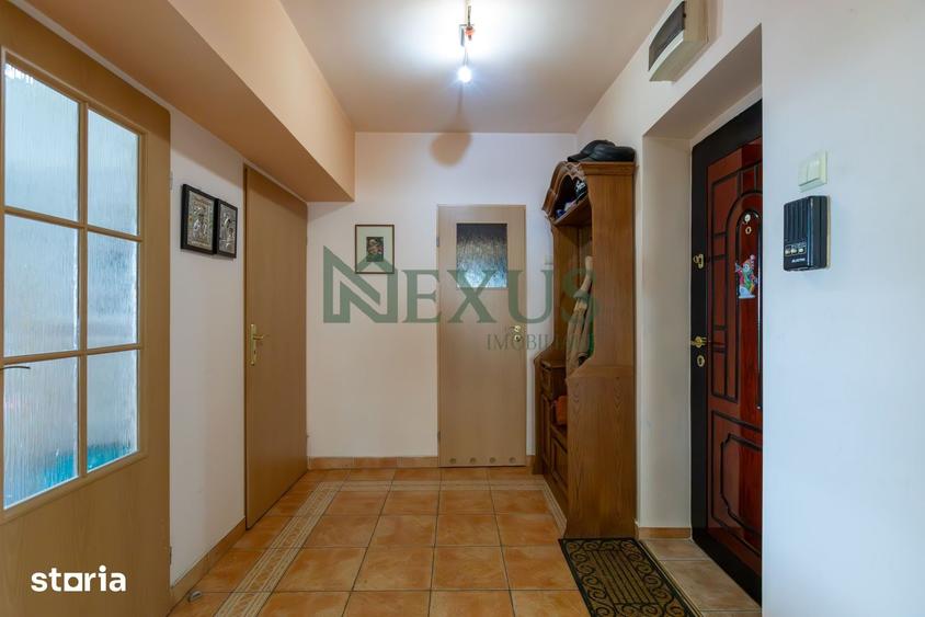 Apartament cu 3 camere decomandat în Cornișa