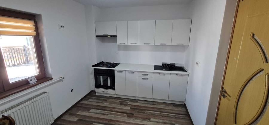 Apartament cu 3 camere decomandat în Valea Adâncă