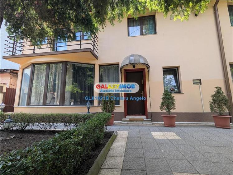 Casă cu 5 camere cu Garaj în Șoseaua Nordului