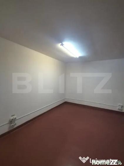 Spatiu comercial 3 camere decomandat Micro 4 - 5