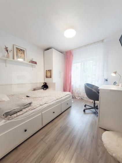 Apartament cu 3 camere semidecomandat, mobilat în Lipovei