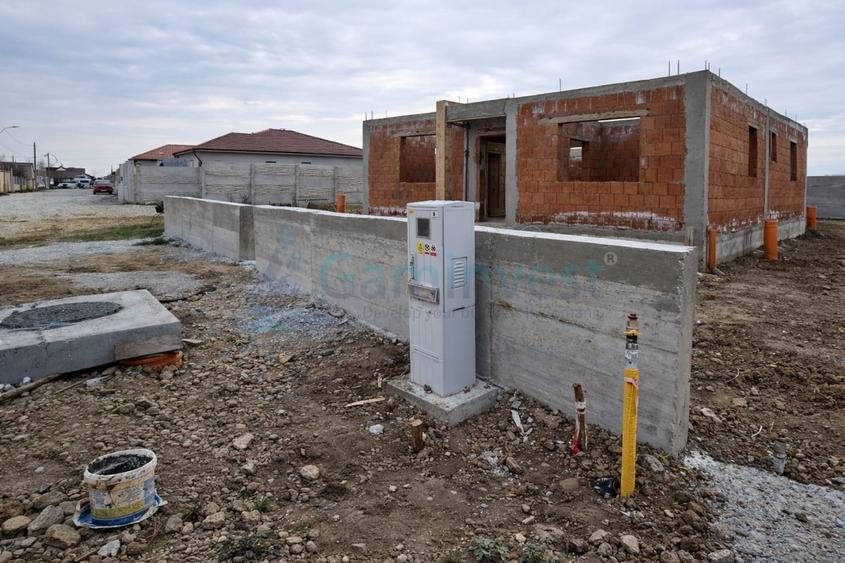 Casă individuală cu 4 camere cu Canalizare în Sântandrei