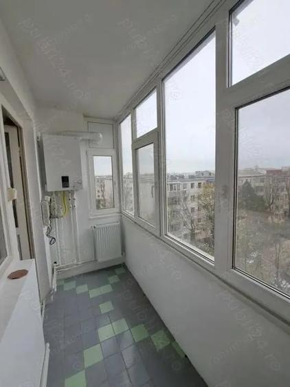 Apartament cu 3 camere decomandat în Casa de Cultură