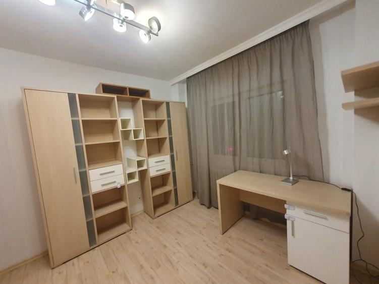 Apartament cu 3 camere decomandat în 1 Mai