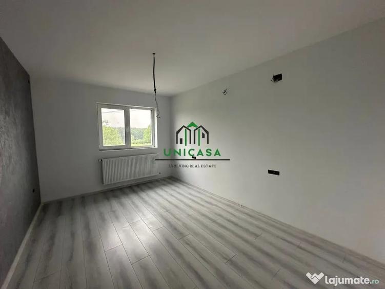 Casă cu 7 camere cu Teren 2000 Mp în Români