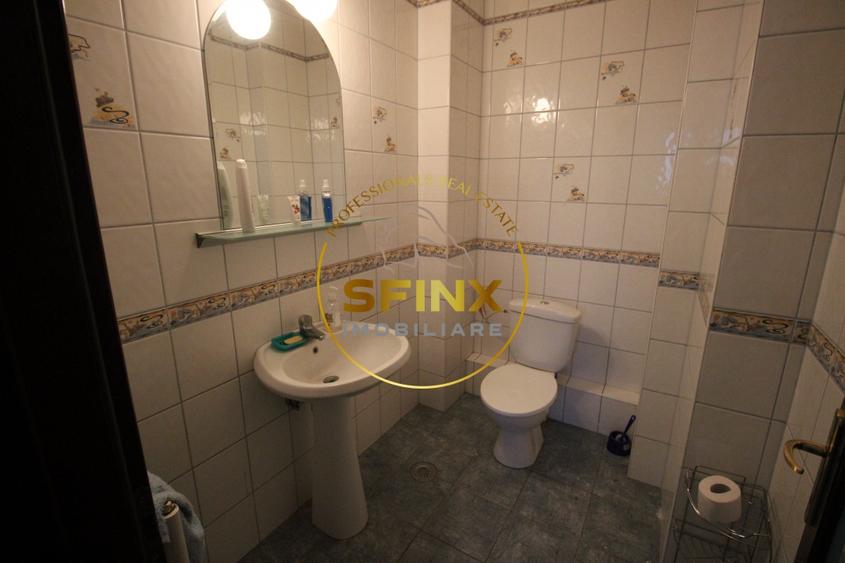Casă individuală cu 7 camere cu Canalizare în Periș
