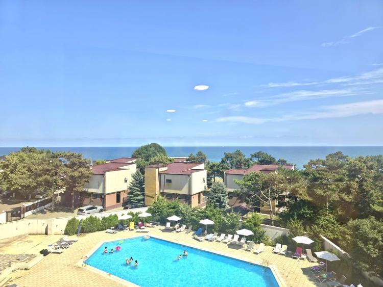 Apartament cu 3 camere semidecomandat în Olimp