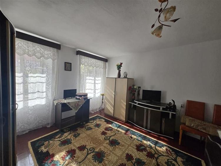 Apartament cu 2 camere semidecomandat, mobilat în Central