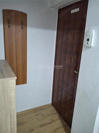 Apartament cu 3 camere semidecomandat în Micro II