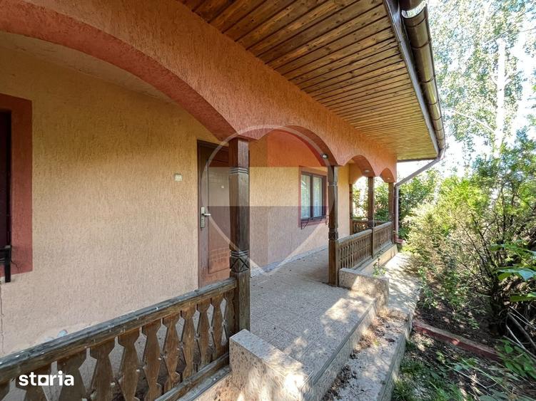 Casă cu 6 camere cu Teren 2800 Mp în Butimanu