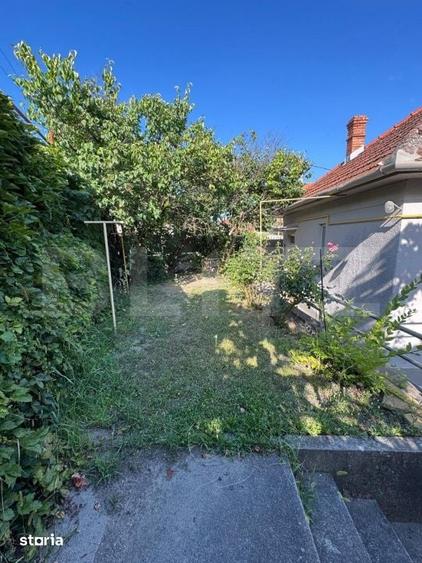 Casă cu 6 camere cu Teren 700 Mp în 700