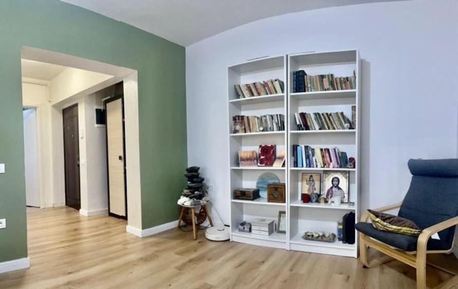Apartament cu 3 camere semidecomandat, mobilat în Tomis III