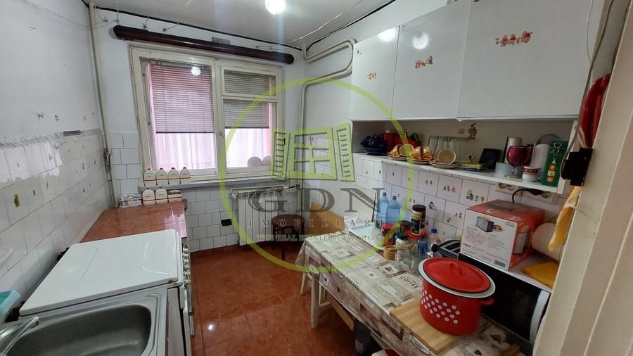 Apartament cu 3 camere decomandat în Valea Rosie