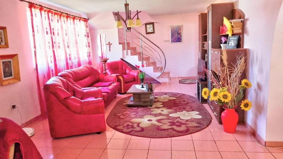 Casă cu 2 camere cu Teren 1800 Mp în Central