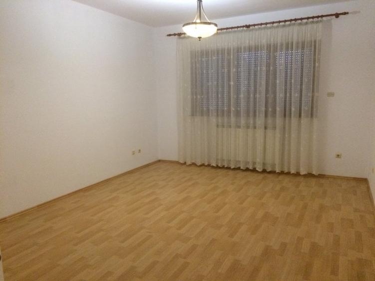 Casă individuală cu 9 camere cu Piscina în Băneasa