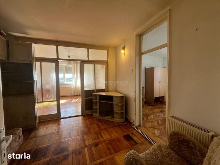 Apartament cu 3 camere semidecomandat în Central