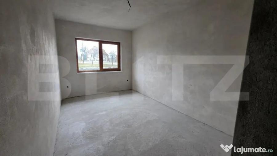 Casă cu 4 camere cu Teren 4000 Mp în Central