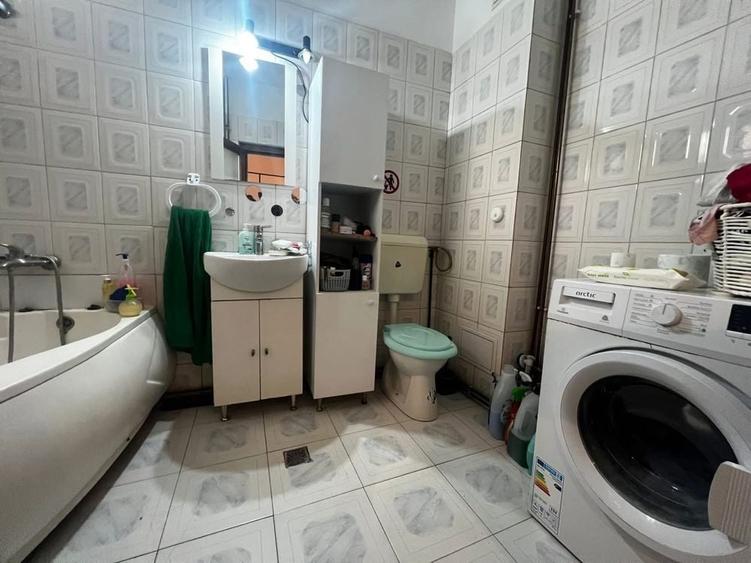 Vand casa 3 camere zona Intim - 1