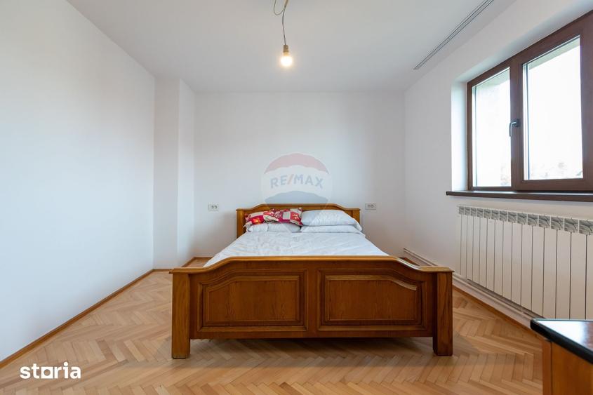 Casă cu 6 camere cu Teren 1710 Mp în Central