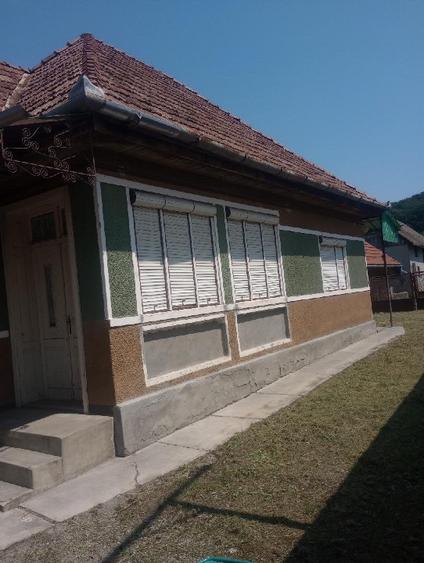 Casă individuală cu 3 camere cu Teren 1500 Mp în Petelea