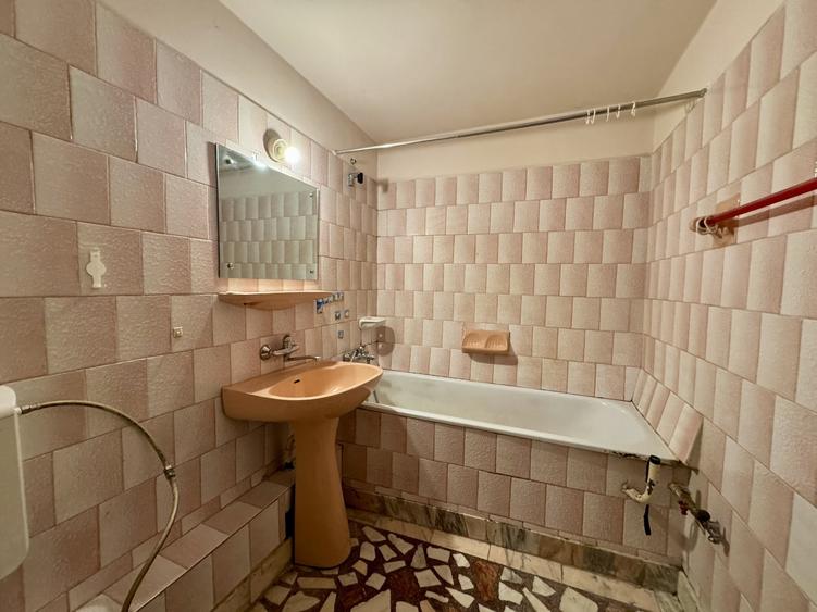 Apartament cu 2 camere decomandat în Calea Călărașilor