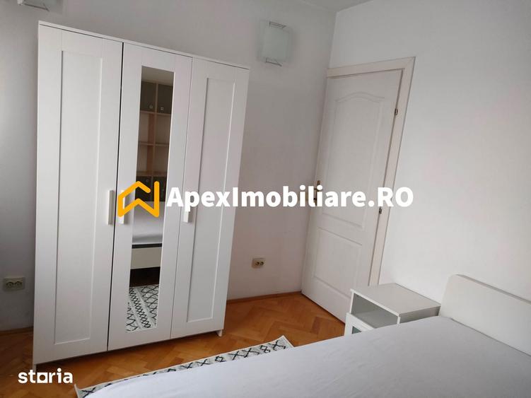 Apartament cu 3 camere semidecomandat în Centrul Civic