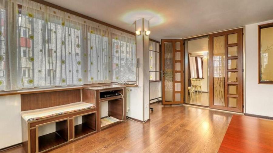 Apartament cu 5 camere circular, mobilat în 1 Mai