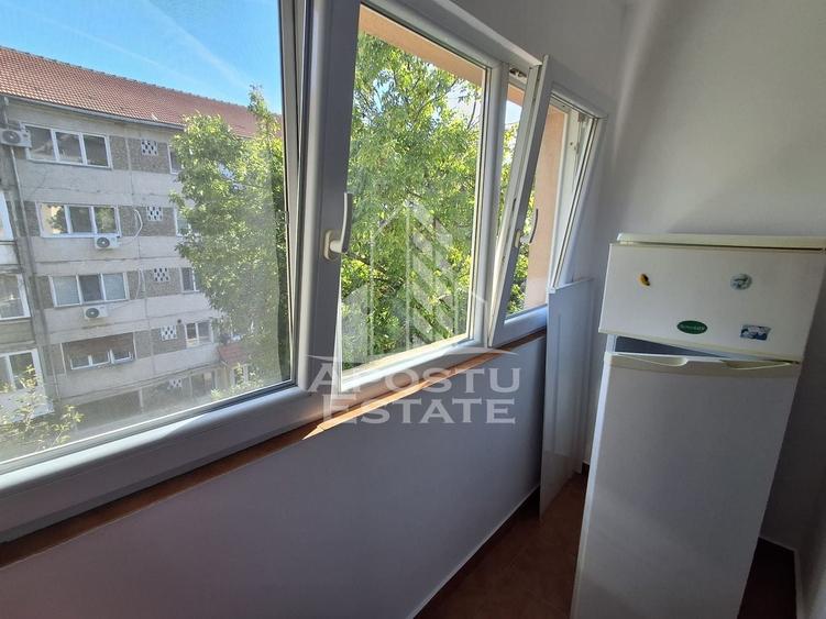 Apartament cu 2 camere semidecomandat, mobilat în Complex Studențesc