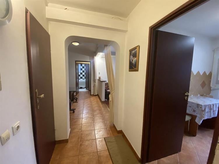 Apartament cu 2 camere semidecomandat, mobilat în Tătărași