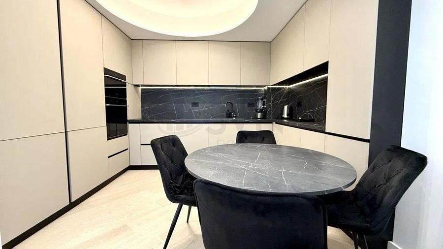 Apartament cu 3 camere semidecomandat, mobilat în Pipera