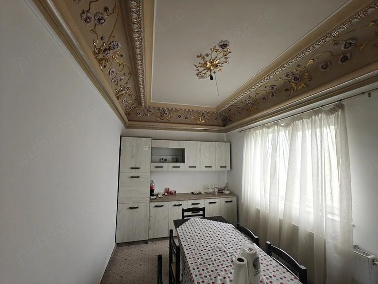 Casă cu 5 camere cu Teren 1000 Mp în Bariera Vâlcii