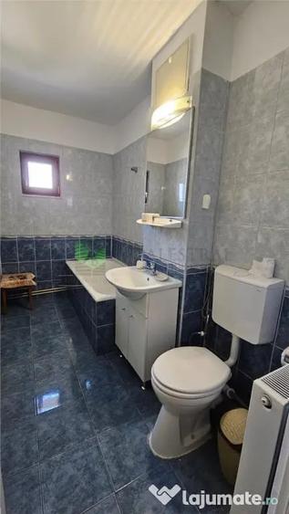 Apartament cu 3 camere decomandat în Răcădău