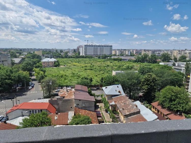 Apartament cu 5 camere decomandat în Parcul Carol