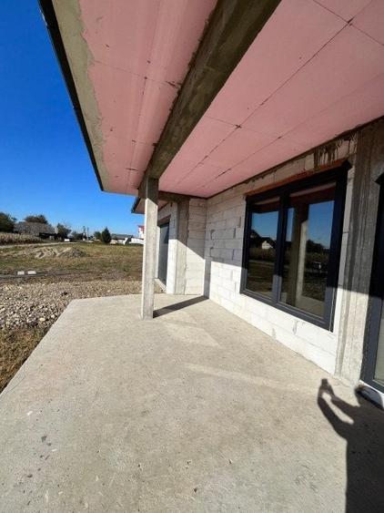 Casă cu 4 camere cu Teren 1000 Mp în Frătăuții Vechi