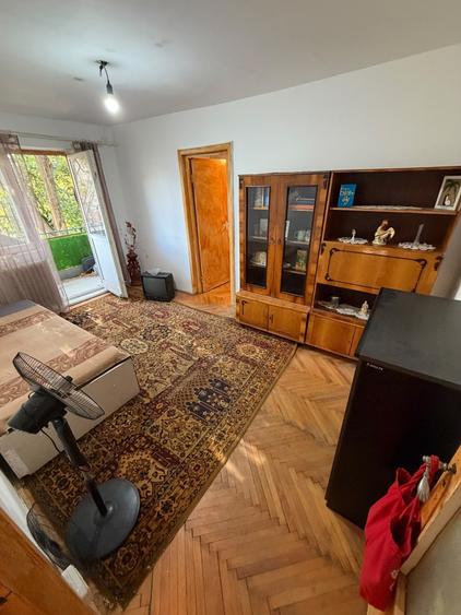 Apartament cu 3 camere nedecomandat în Dacia