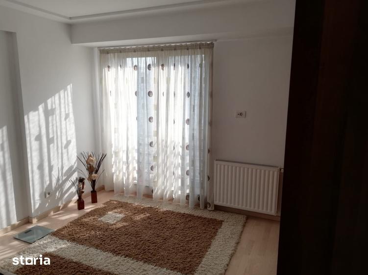 Apartament cu 3 camere în Decebal