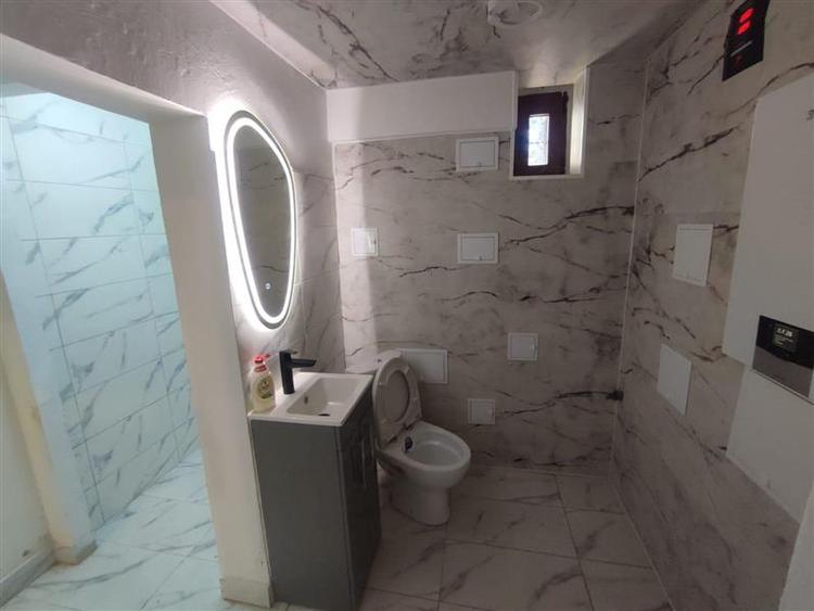 Casă cu 4 camere cu Teren 275 Mp în Tineretului