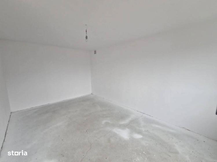 Casă cu 9 camere cu Teren 1500 Mp în Central