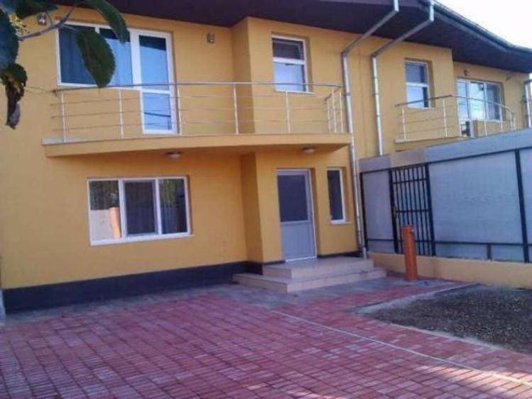 Duplex cu 6 camere cu Canalizare în Popești-Leordeni