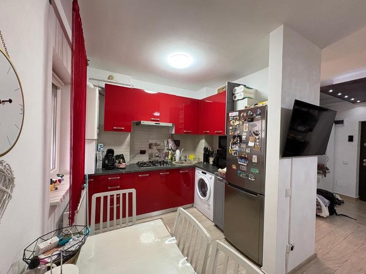 Apartament cu 3 camere decomandat, mobilat în Central